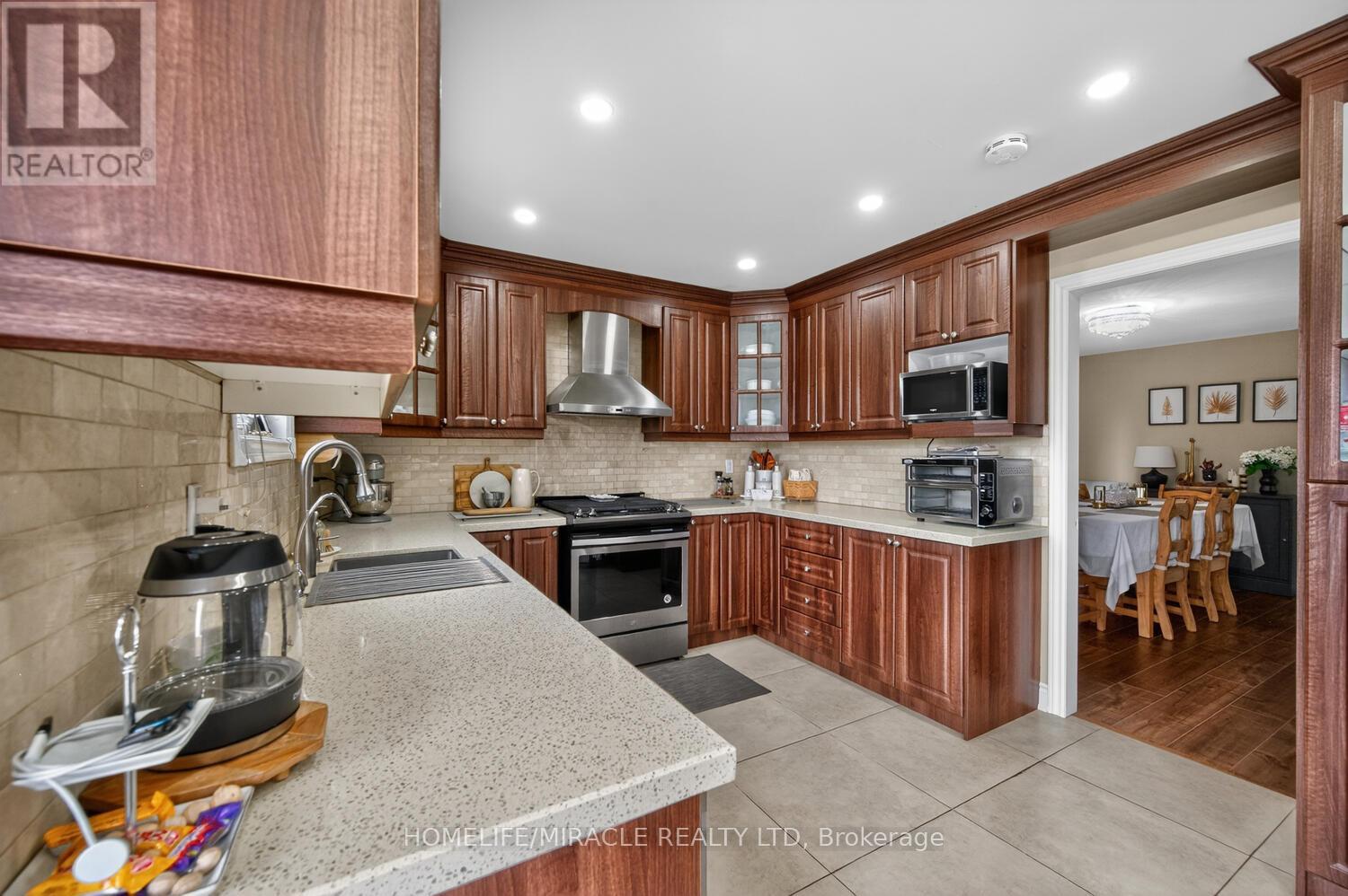 137 Minglehaze Drive, Toronto, Ontario  M9V 4W7 - Photo 18 - W12994918