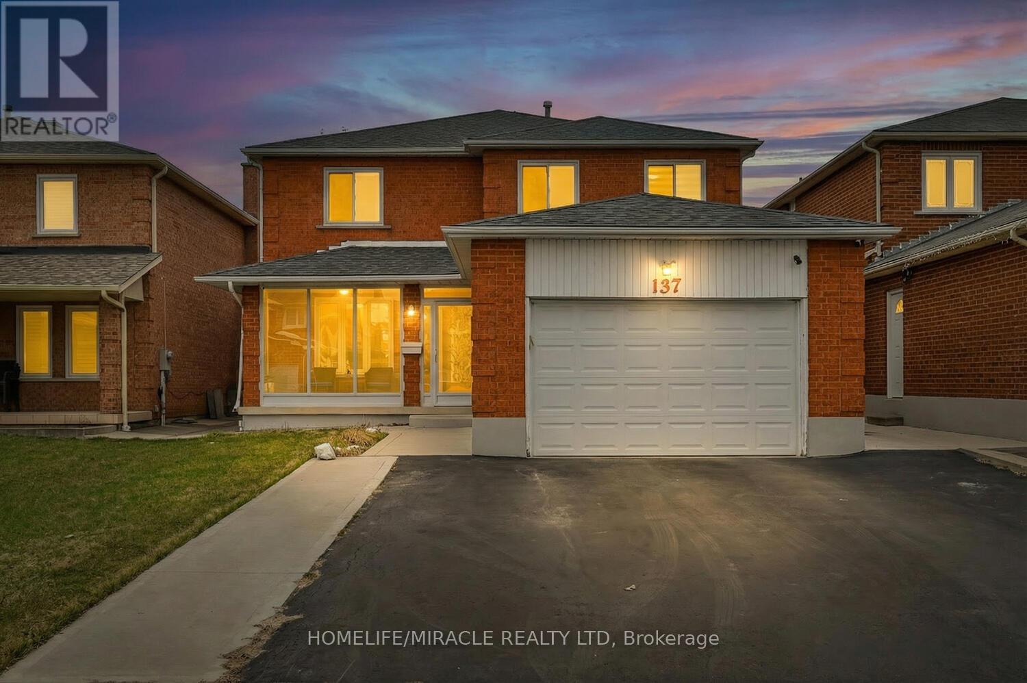 137 Minglehaze Drive, Toronto, Ontario  M9V 4W7 - Photo 2 - W12994918