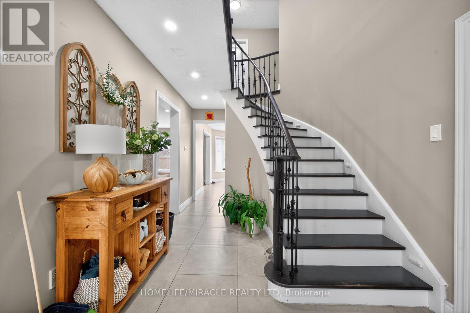 137 Minglehaze Drive, Toronto, Ontario  M9V 4W7 - Photo 26 - W12994918