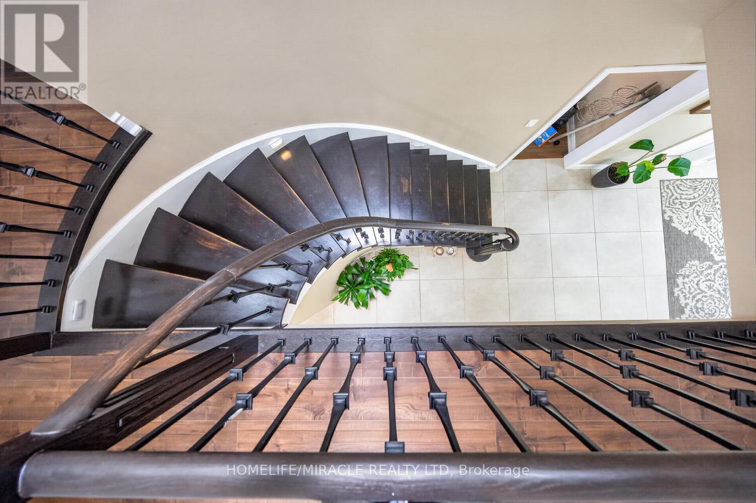 137 Minglehaze Drive, Toronto, Ontario  M9V 4W7 - Photo 27 - W12994918