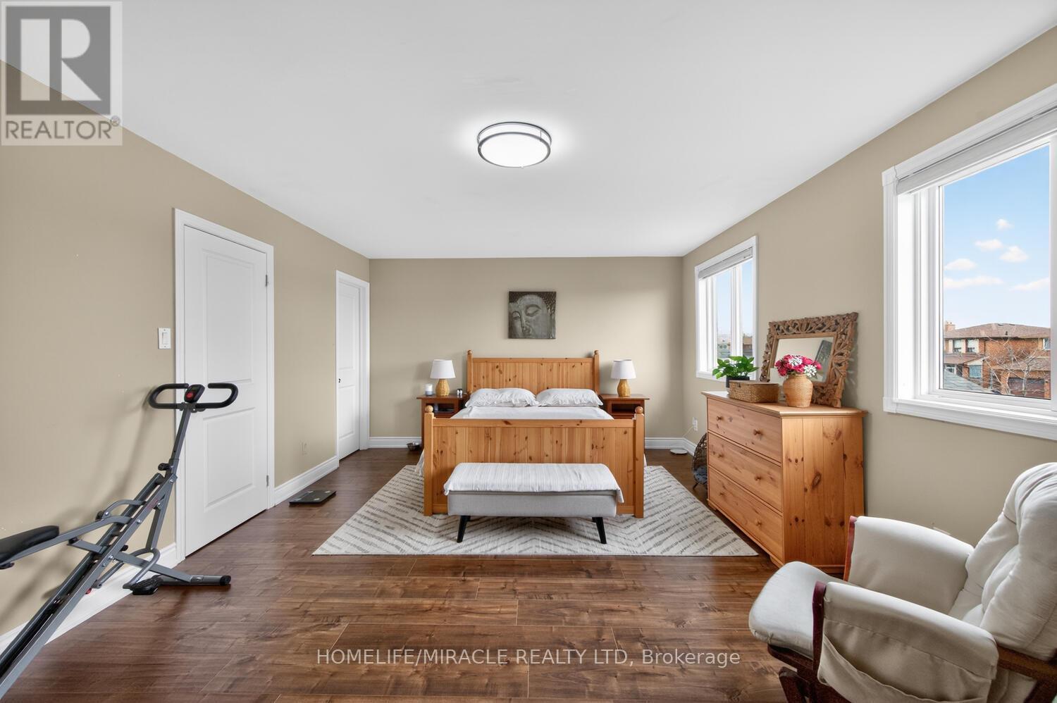 137 Minglehaze Drive, Toronto, Ontario  M9V 4W7 - Photo 29 - W12994918