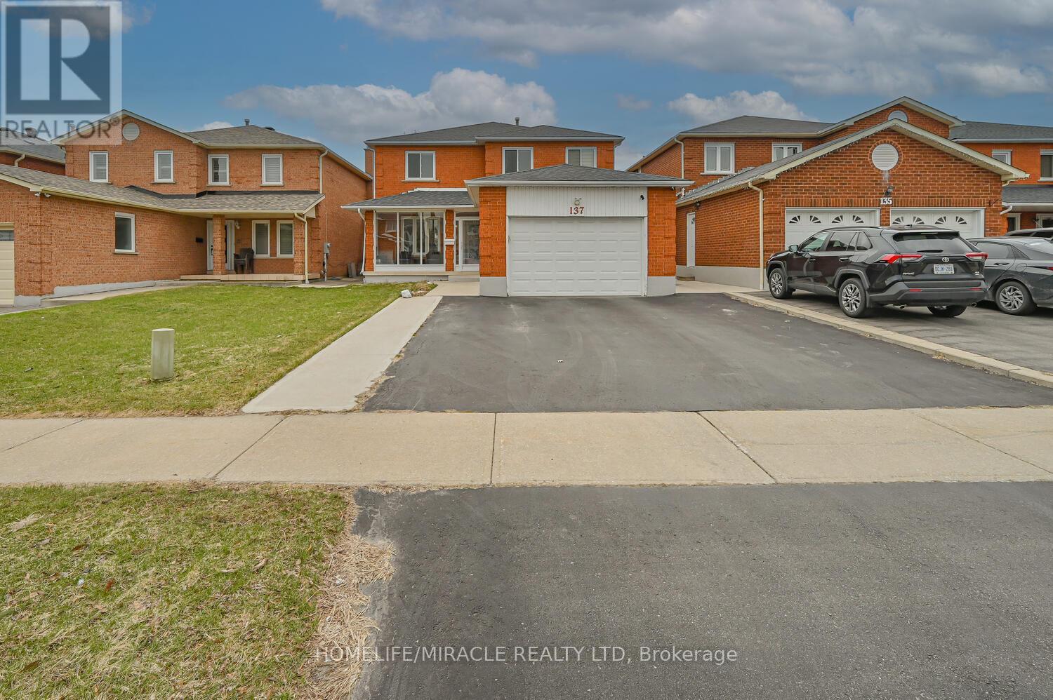 137 Minglehaze Drive, Toronto, Ontario  M9V 4W7 - Photo 3 - W12994918