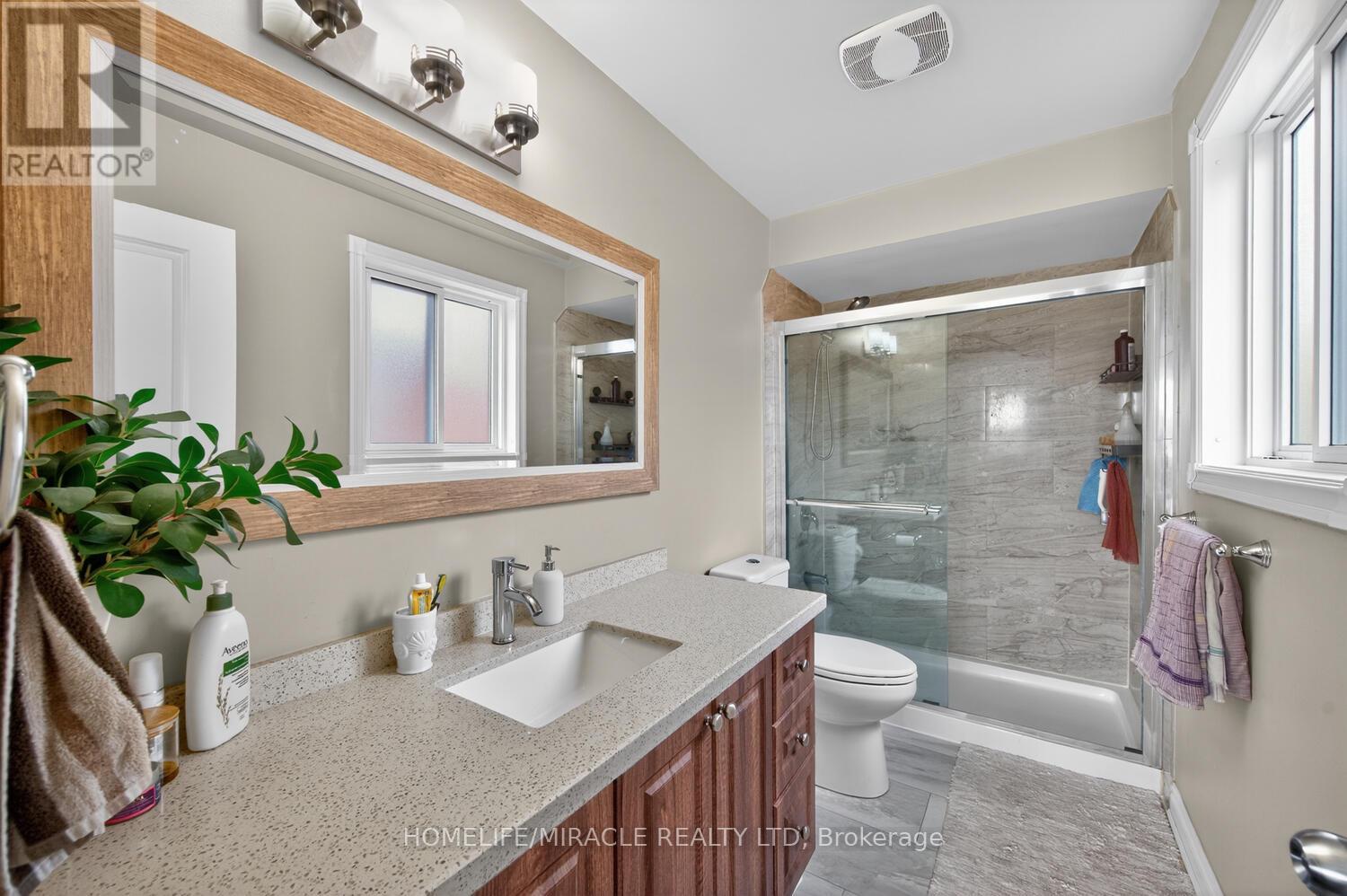 137 Minglehaze Drive, Toronto, Ontario  M9V 4W7 - Photo 31 - W12994918