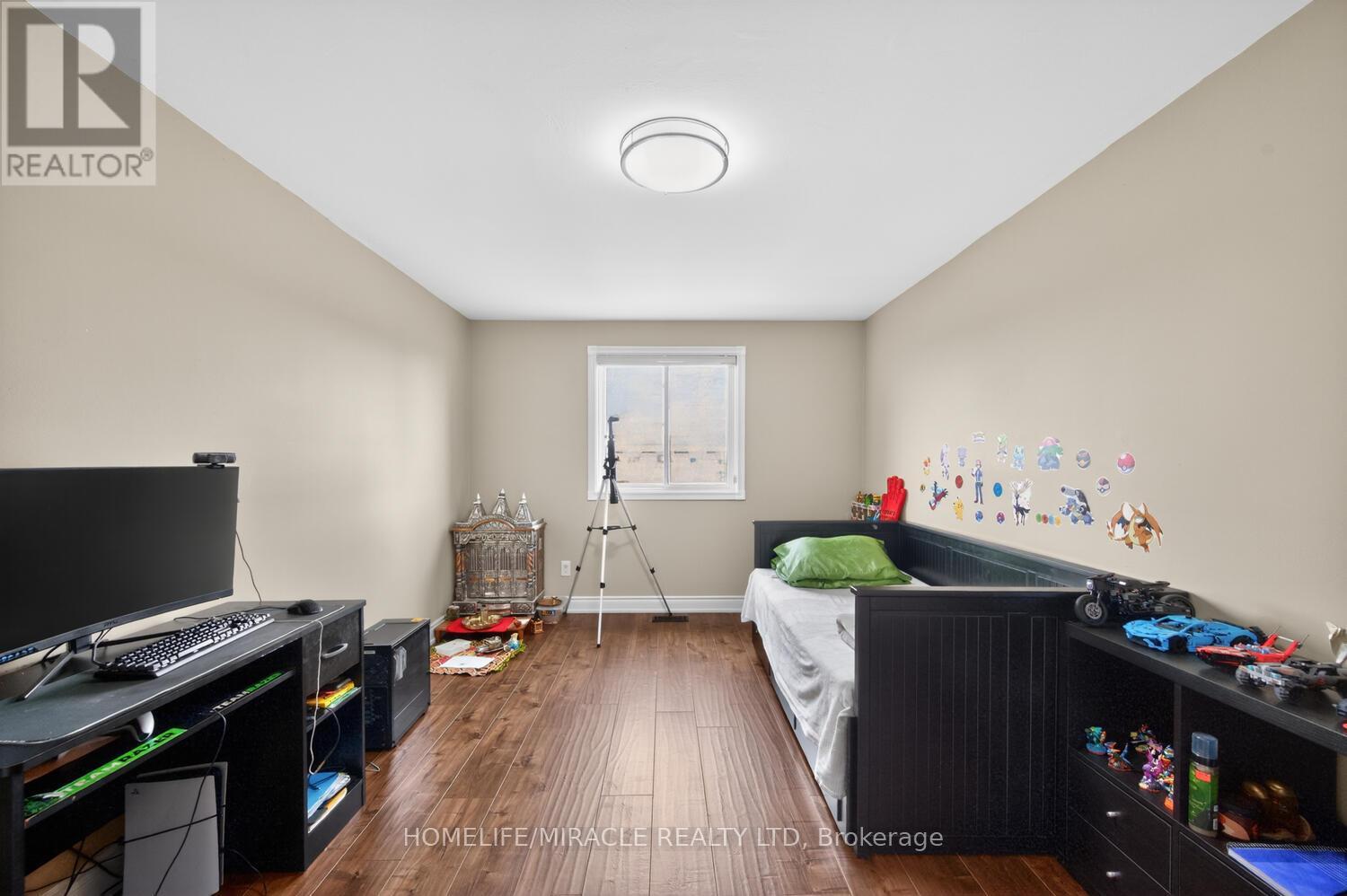 137 Minglehaze Drive, Toronto, Ontario  M9V 4W7 - Photo 32 - W12994918