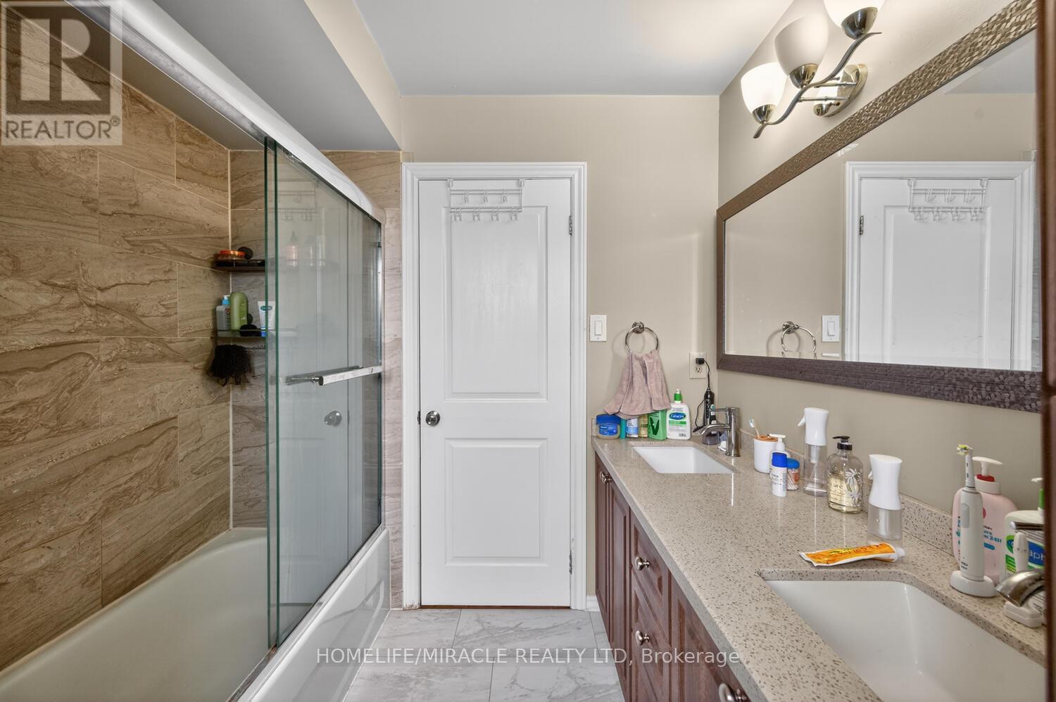 137 Minglehaze Drive, Toronto, Ontario  M9V 4W7 - Photo 36 - W12994918