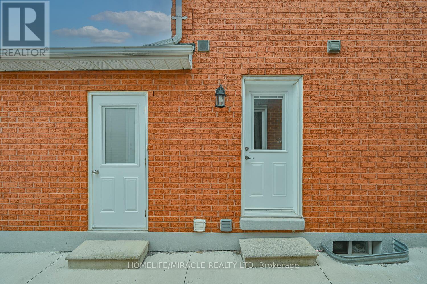 137 Minglehaze Drive, Toronto, Ontario  M9V 4W7 - Photo 37 - W12994918