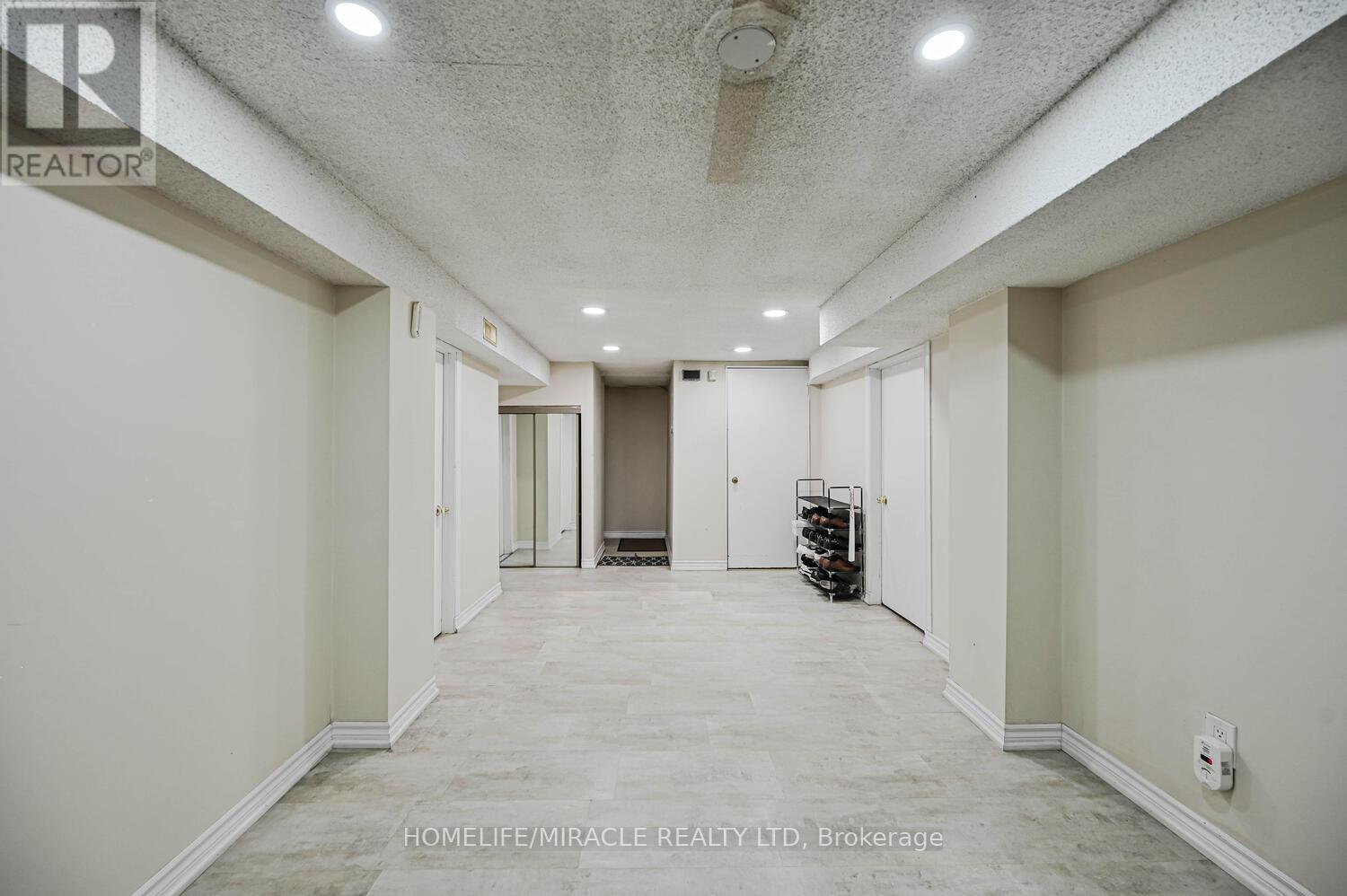 137 Minglehaze Drive, Toronto, Ontario  M9V 4W7 - Photo 38 - W12994918