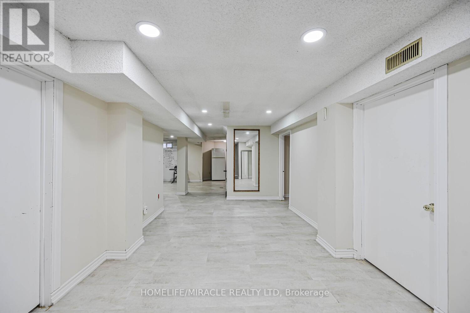 137 Minglehaze Drive, Toronto, Ontario  M9V 4W7 - Photo 39 - W12994918