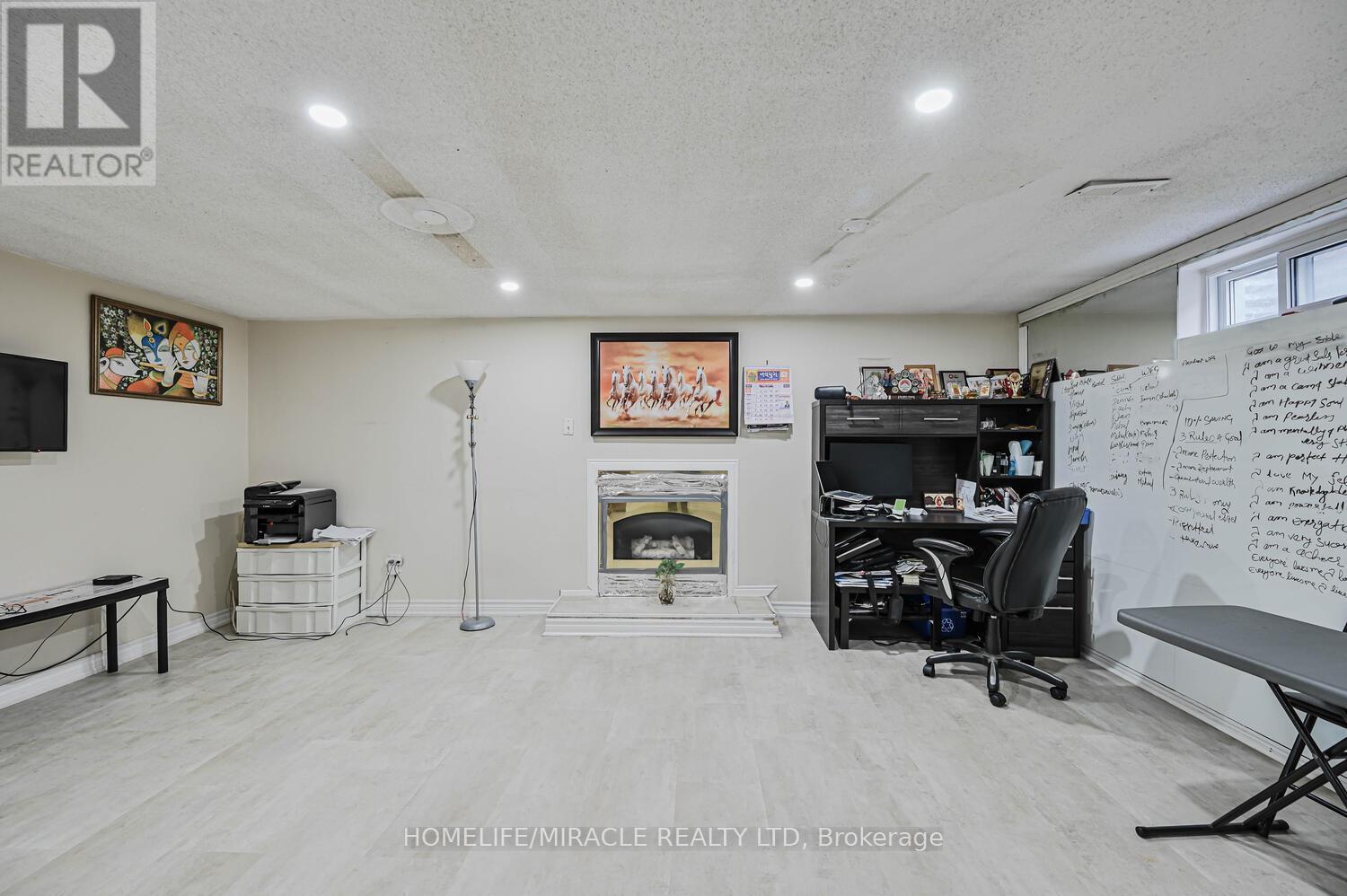 137 Minglehaze Drive, Toronto, Ontario  M9V 4W7 - Photo 40 - W12994918