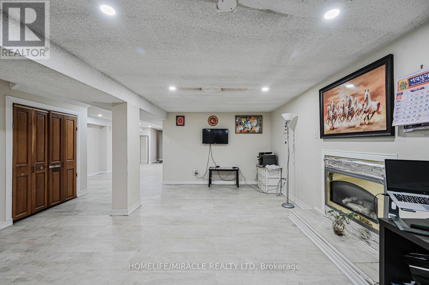 137 Minglehaze Drive, Toronto, Ontario  M9V 4W7 - Photo 41 - W12994918