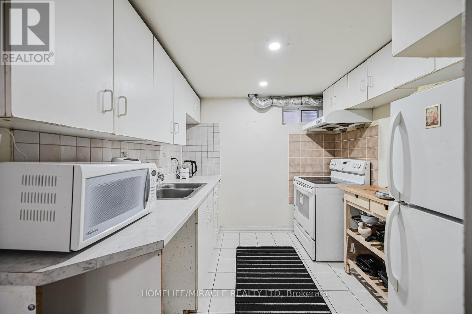 137 Minglehaze Drive, Toronto, Ontario  M9V 4W7 - Photo 42 - W12994918