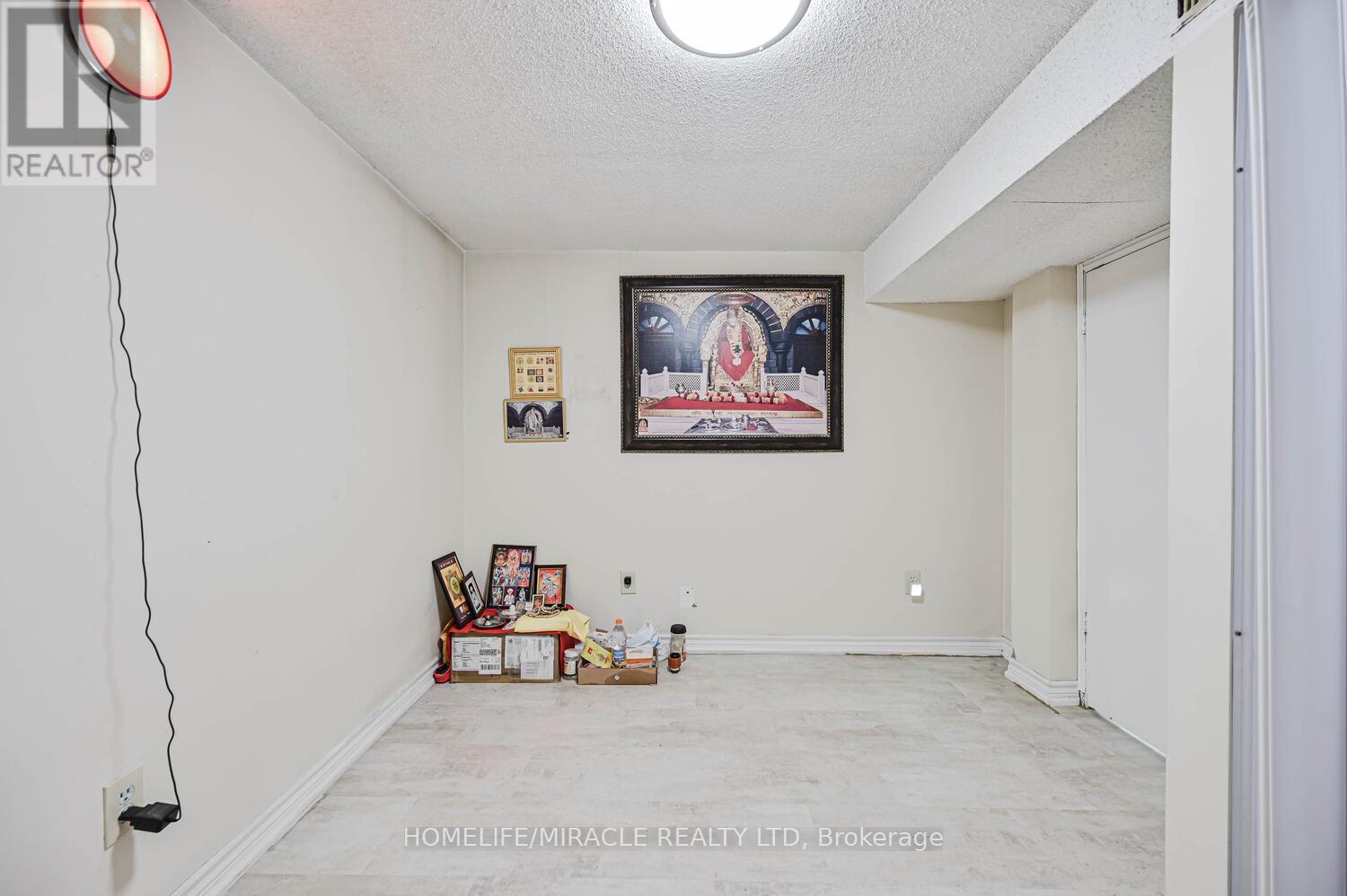 137 Minglehaze Drive, Toronto, Ontario  M9V 4W7 - Photo 43 - W12994918