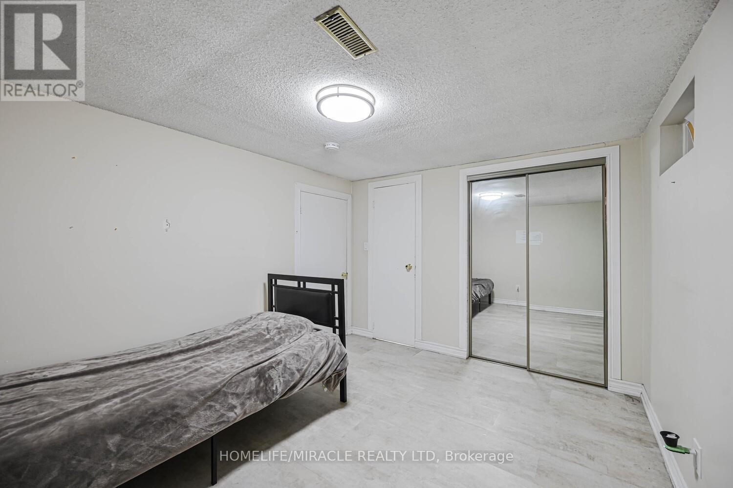 137 Minglehaze Drive, Toronto, Ontario  M9V 4W7 - Photo 45 - W12994918