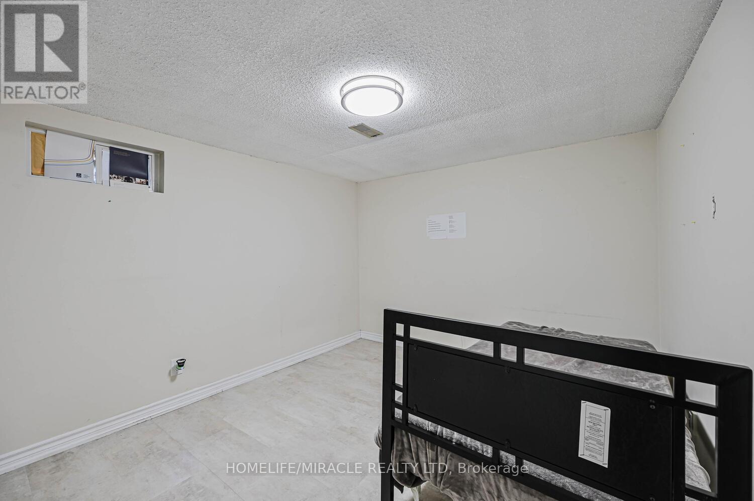 137 Minglehaze Drive, Toronto, Ontario  M9V 4W7 - Photo 46 - W12994918