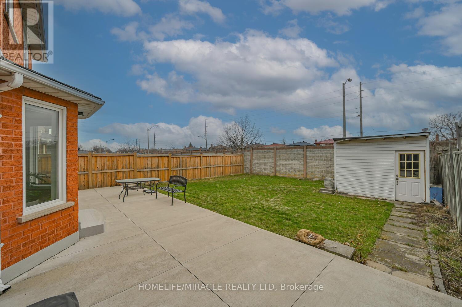 137 Minglehaze Drive, Toronto, Ontario  M9V 4W7 - Photo 50 - W12994918