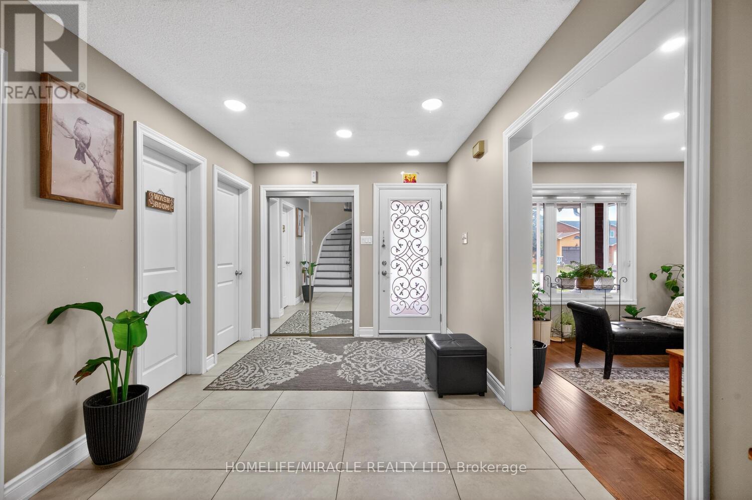 137 Minglehaze Drive, Toronto, Ontario  M9V 4W7 - Photo 8 - W12994918