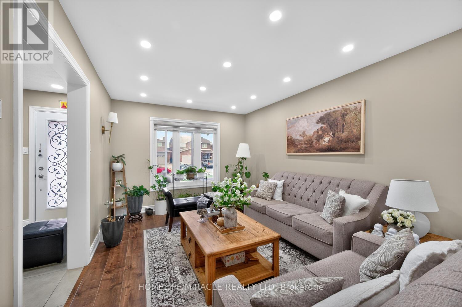 137 Minglehaze Drive, Toronto, Ontario  M9V 4W7 - Photo 9 - W12994918