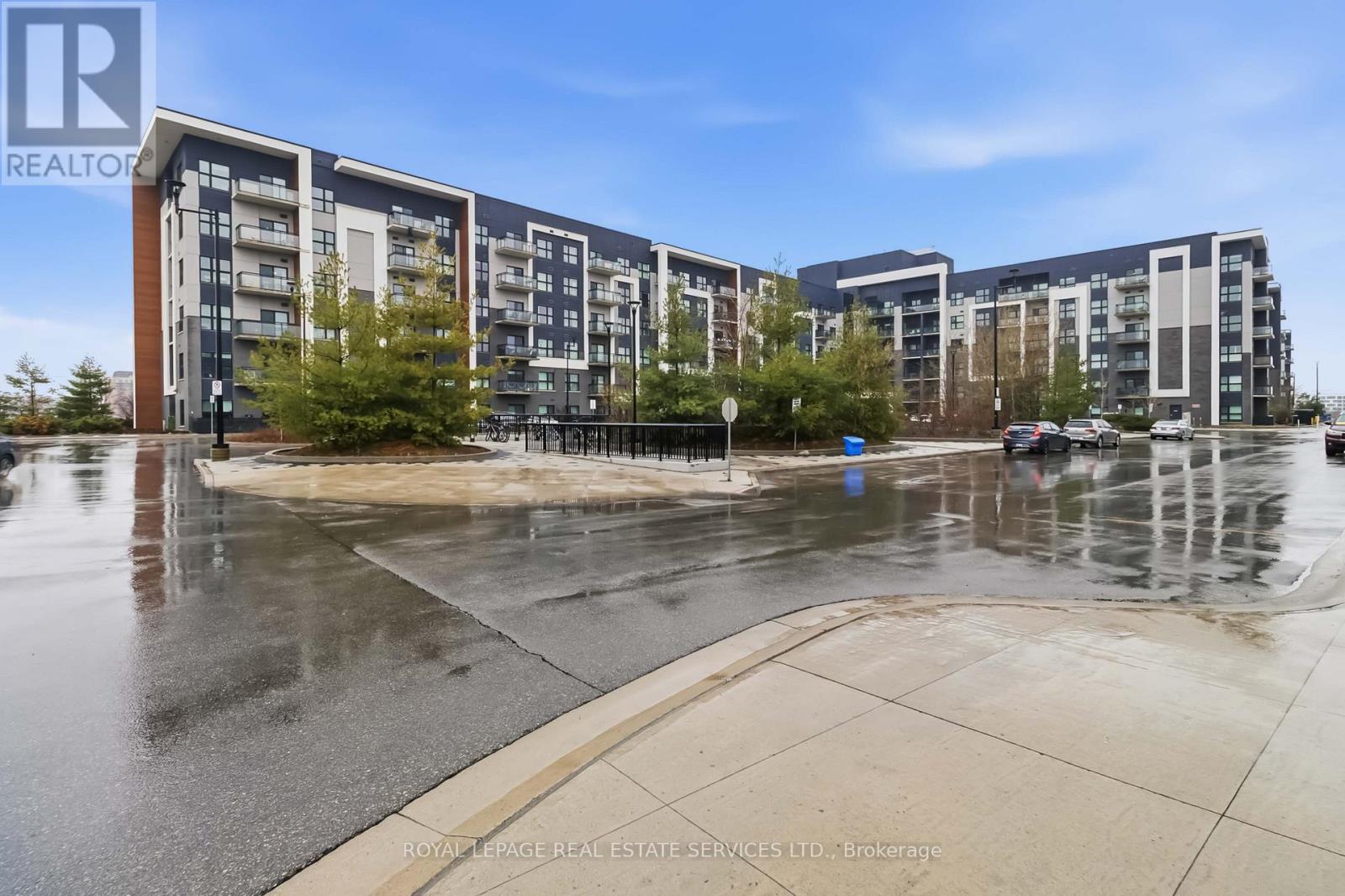 122 - 128 GROVEWOOD COMMON, Oakville, Ontario