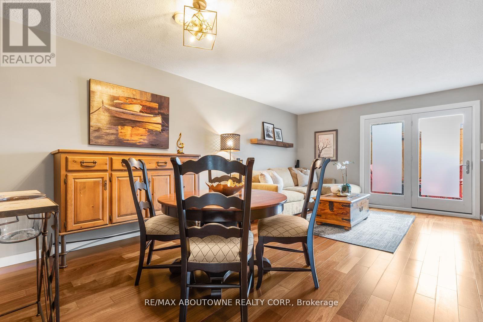 71 Sarah Lane, Oakville, Ontario  L6L 3V2 - Photo 10 - W12994976