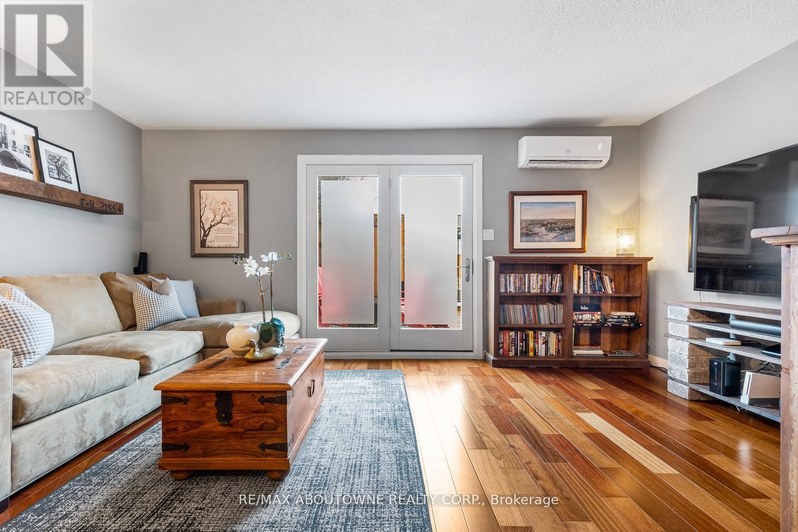 71 Sarah Lane, Oakville, Ontario  L6L 3V2 - Photo 11 - W12994976