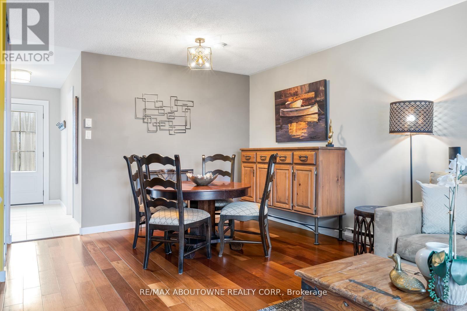 71 Sarah Lane, Oakville, Ontario  L6L 3V2 - Photo 12 - W12994976