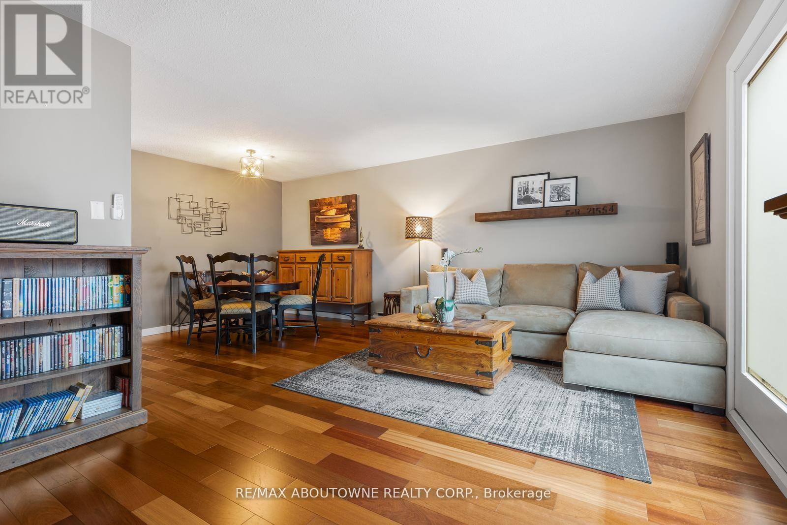 71 Sarah Lane, Oakville, Ontario  L6L 3V2 - Photo 15 - W12994976