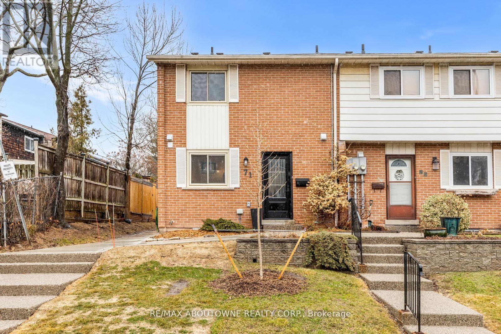 71 Sarah Lane, Oakville, Ontario  L6L 3V2 - Photo 2 - W12994976