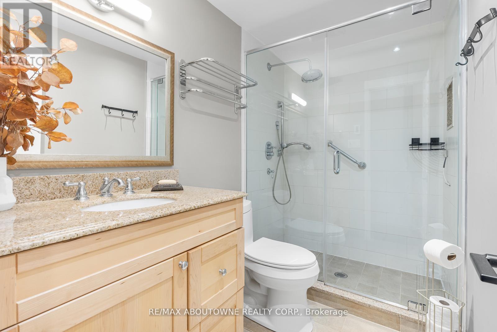 71 Sarah Lane, Oakville, Ontario  L6L 3V2 - Photo 20 - W12994976