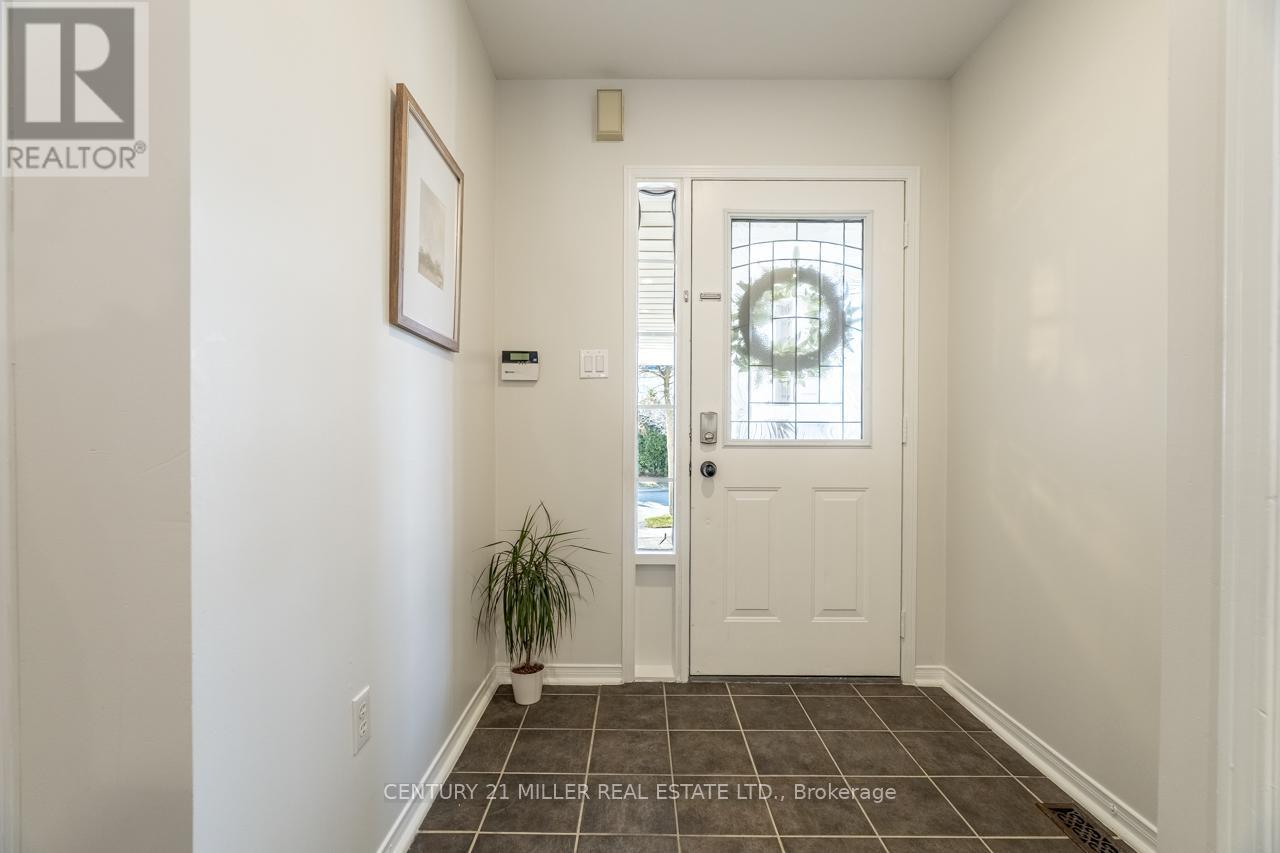 53 Dills Crescent, Milton, Ontario  L9T 5P2 - Photo 3 - W12994992