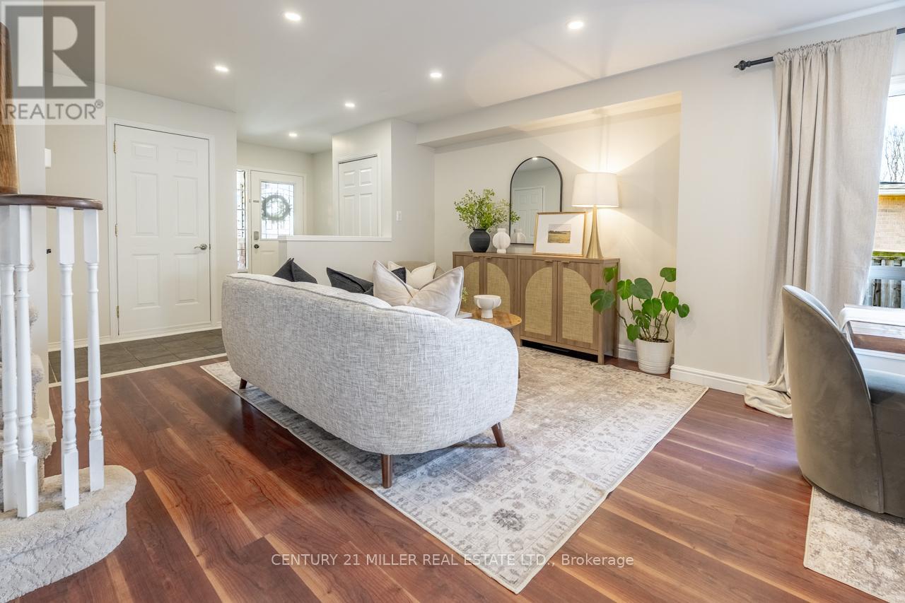 53 Dills Crescent, Milton, Ontario  L9T 5P2 - Photo 5 - W12994992