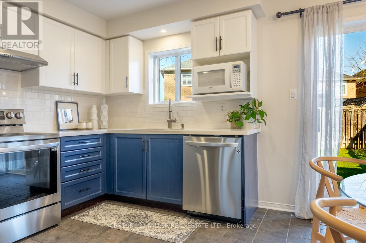 53 Dills Crescent, Milton, Ontario  L9T 5P2 - Photo 9 - W12994992