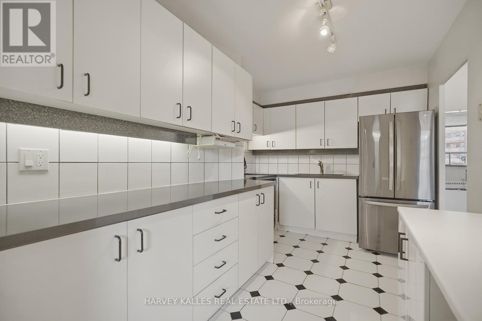 206 - 80 Coe Hill Drive, Toronto (High Park-Swansea), Ontario  M6S 3C9 - Photo 10 - W12995038