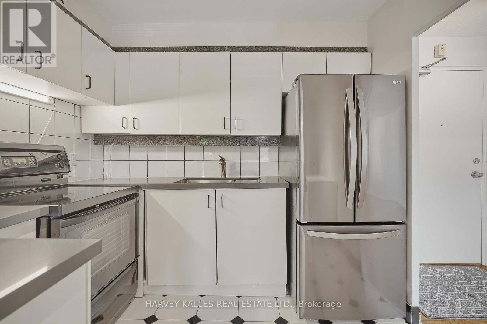 206 - 80 Coe Hill Drive, Toronto (High Park-Swansea), Ontario  M6S 3C9 - Photo 12 - W12995038