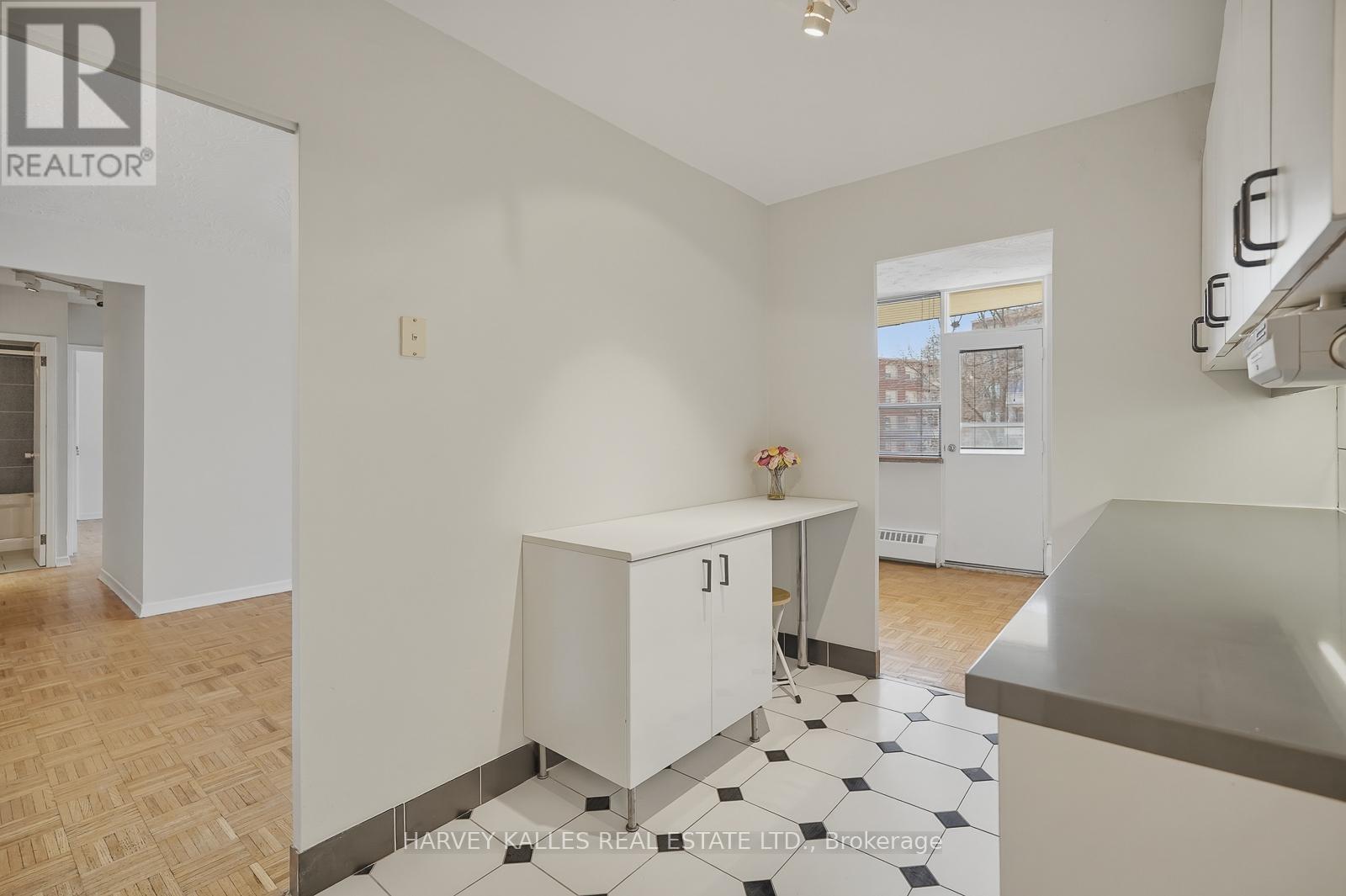 206 - 80 Coe Hill Drive, Toronto (High Park-Swansea), Ontario  M6S 3C9 - Photo 15 - W12995038