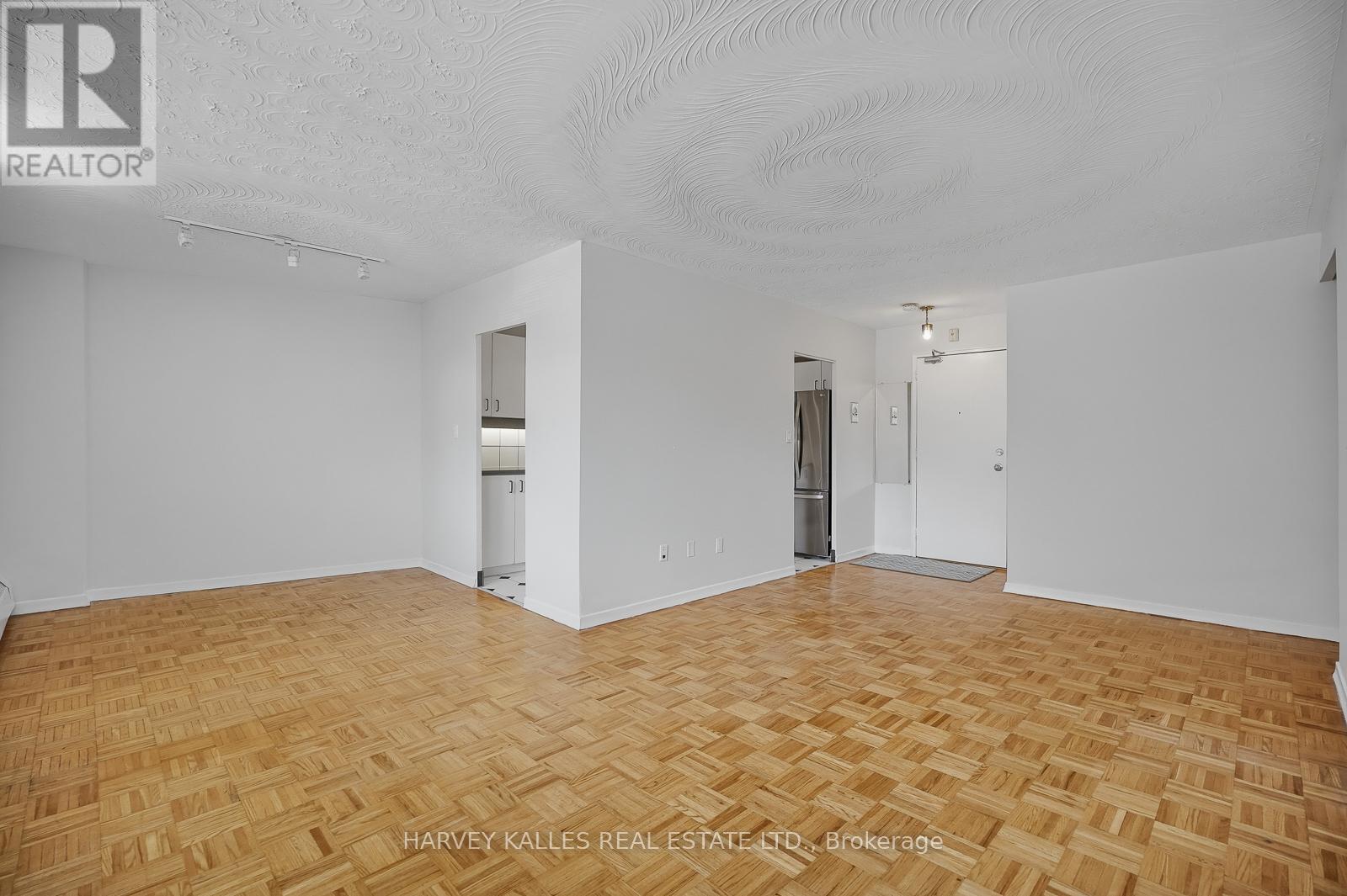 206 - 80 Coe Hill Drive, Toronto (High Park-Swansea), Ontario  M6S 3C9 - Photo 5 - W12995038