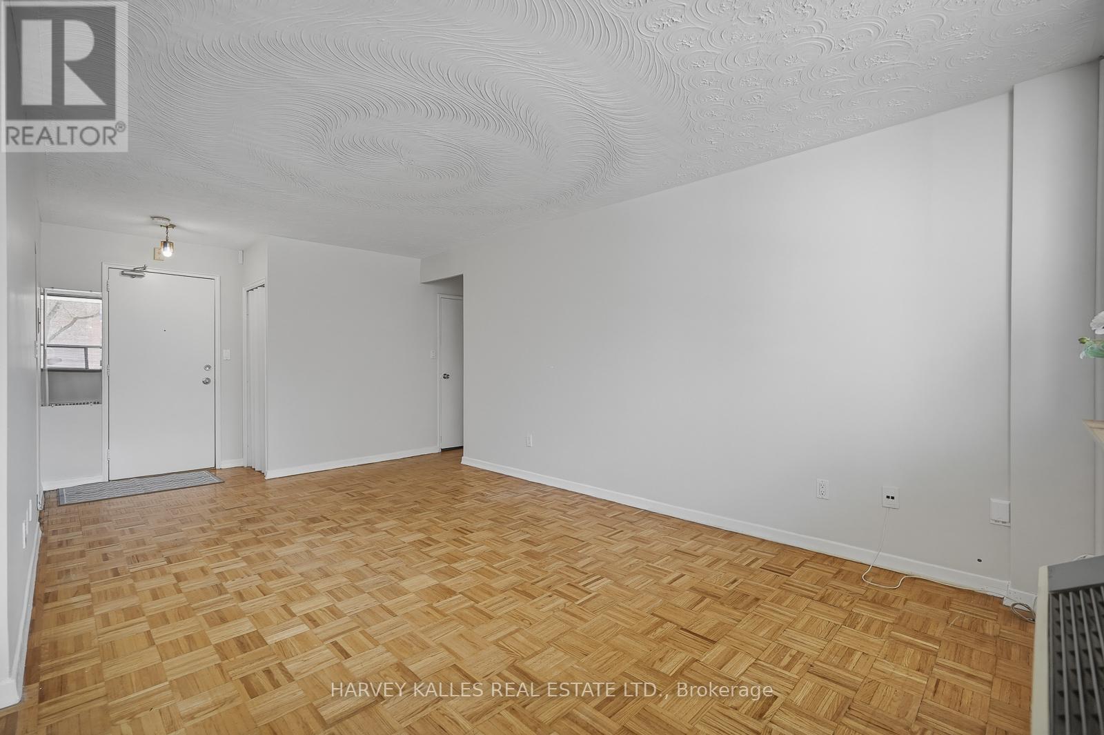 206 - 80 Coe Hill Drive, Toronto (High Park-Swansea), Ontario  M6S 3C9 - Photo 6 - W12995038