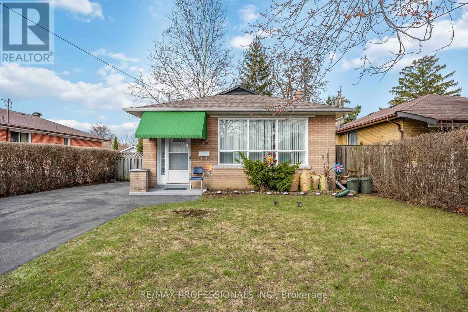 14 DASHWOOD CRESCENT, Toronto, Ontario