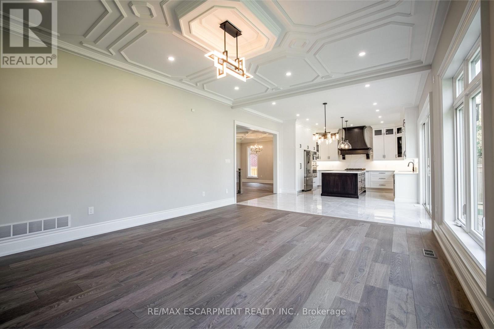 31 Bayside Court, Burlington (Lasalle), Ontario  L7T 1M8 - Photo 10 - W12995088