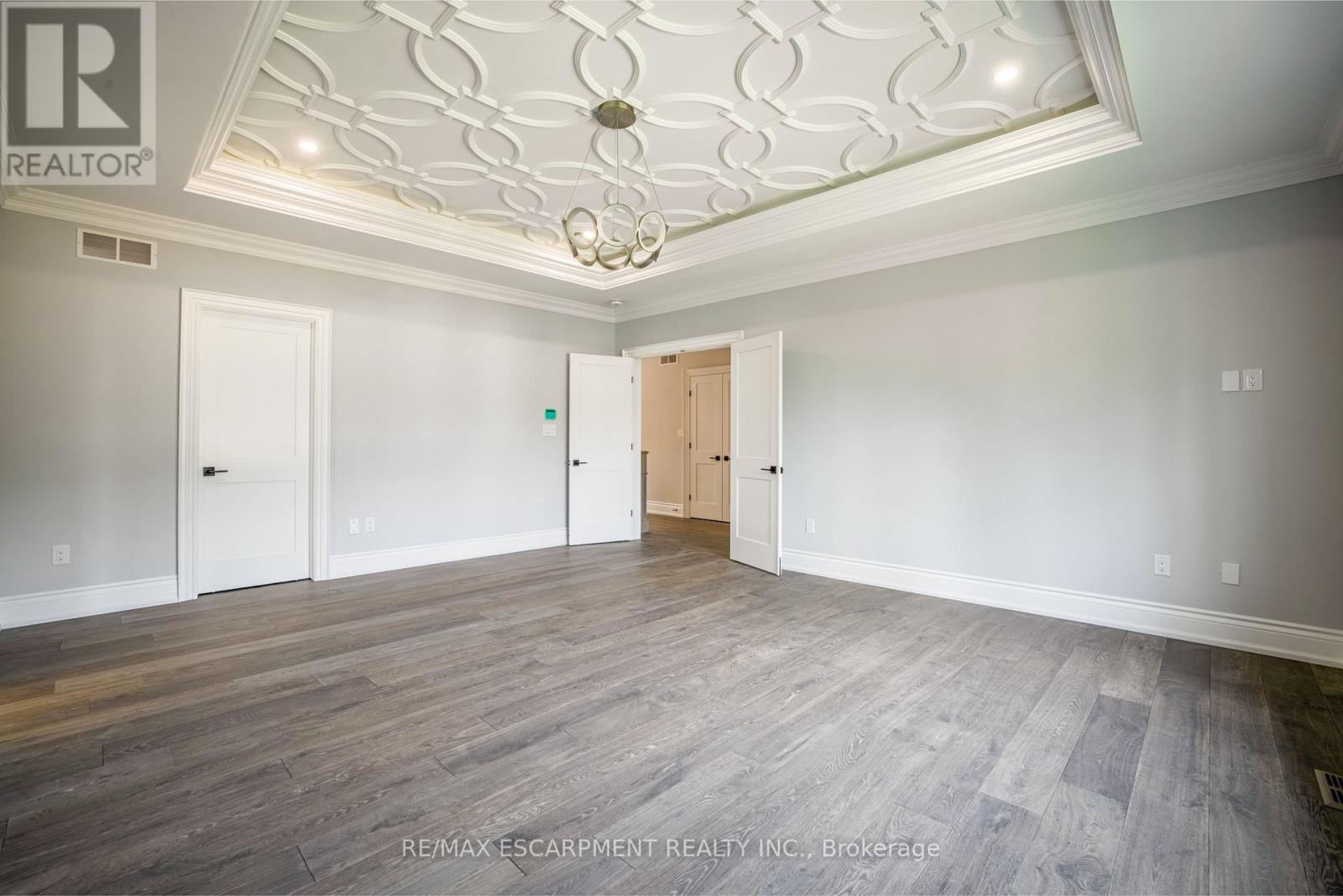 31 Bayside Court, Burlington (Lasalle), Ontario  L7T 1M8 - Photo 19 - W12995088