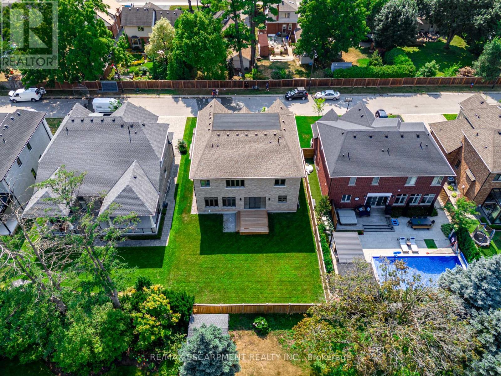 31 Bayside Court, Burlington (Lasalle), Ontario  L7T 1M8 - Photo 44 - W12995088