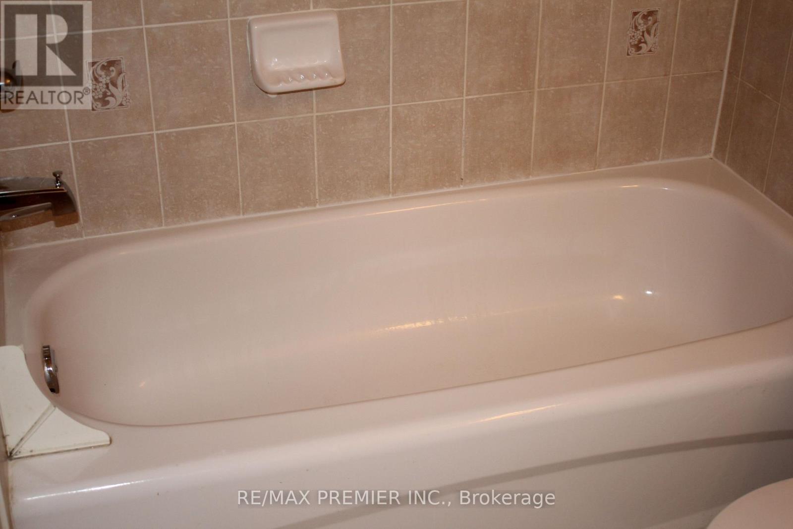 Main Fl - 111 Crystalview Crescent, Brampton, Ontario  L6P 2R8 - Photo 14 - W12995106