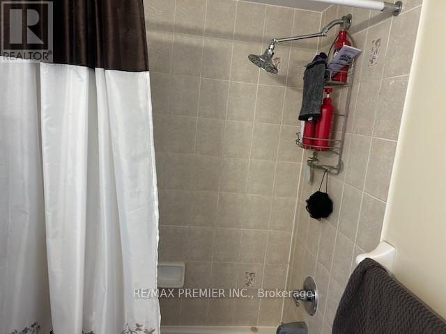 Main Fl - 111 Crystalview Crescent, Brampton, Ontario  L6P 2R8 - Photo 16 - W12995106