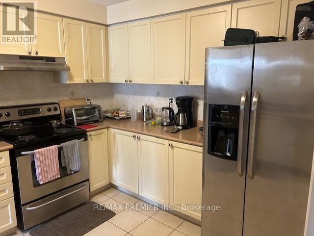 Main Fl - 111 Crystalview Crescent, Brampton, Ontario  L6P 2R8 - Photo 5 - W12995106