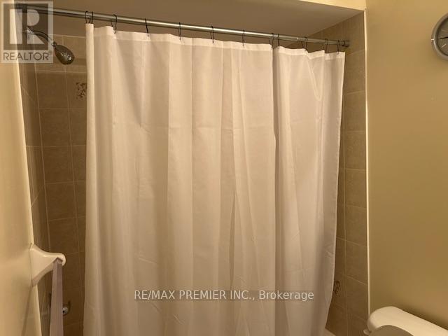 Main Fl - 111 Crystalview Crescent, Brampton, Ontario  L6P 2R8 - Photo 9 - W12995106