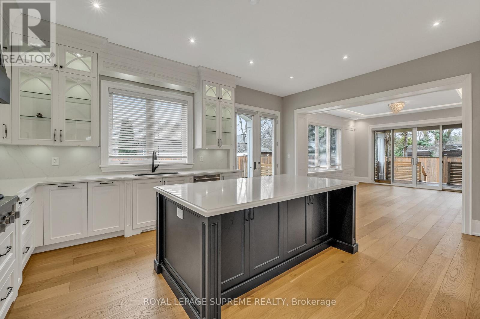 477 Candler Road, Oakville, Ontario  L6J 2V5 - Photo 17 - W12995114