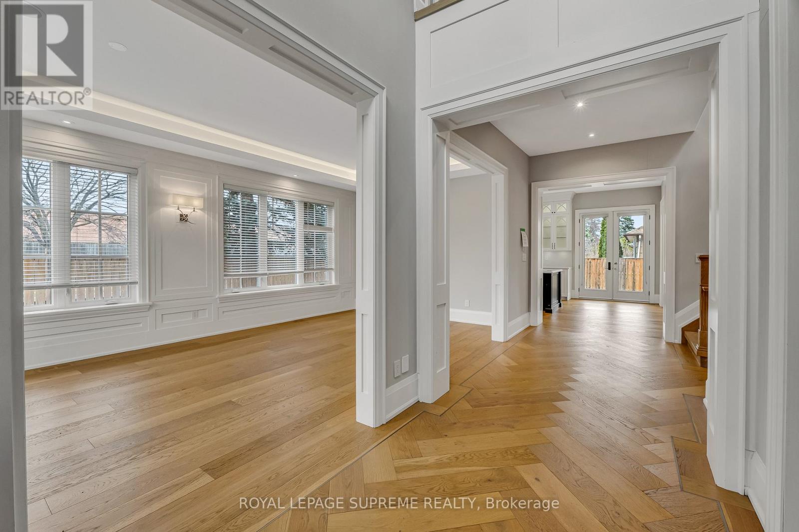 477 Candler Road, Oakville, Ontario  L6J 2V5 - Photo 4 - W12995114