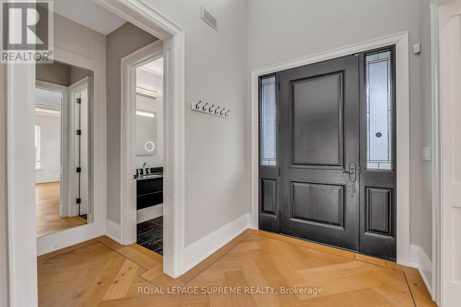 477 Candler Road, Oakville, Ontario  L6J 2V5 - Photo 5 - W12995114