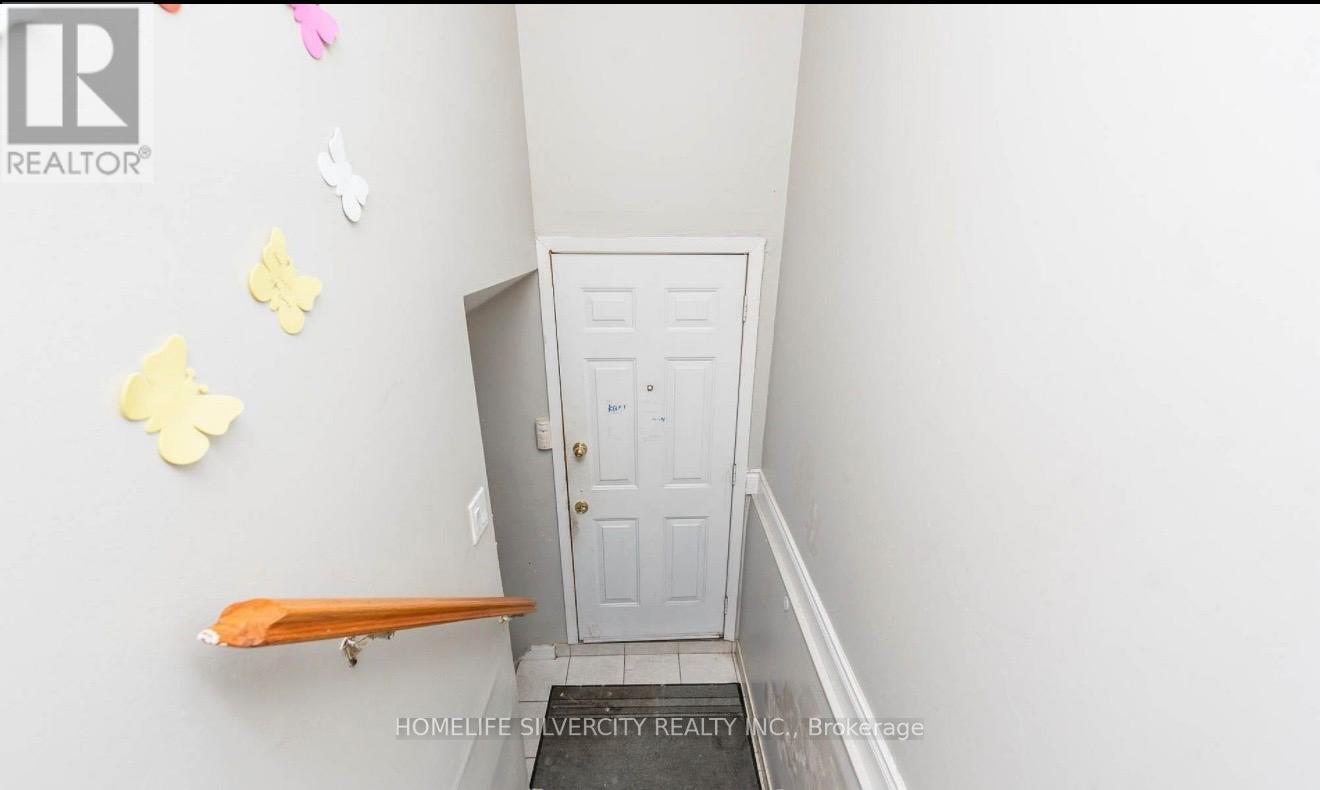 7208 Hermitage Road, Mississauga, Ontario  L4T 2S4 - Photo 15 - W12995128