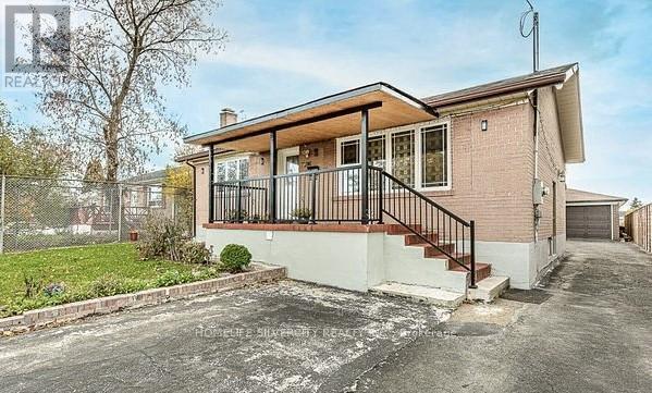 7208 Hermitage Road, Mississauga, Ontario  L4T 2S4 - Photo 2 - W12995128