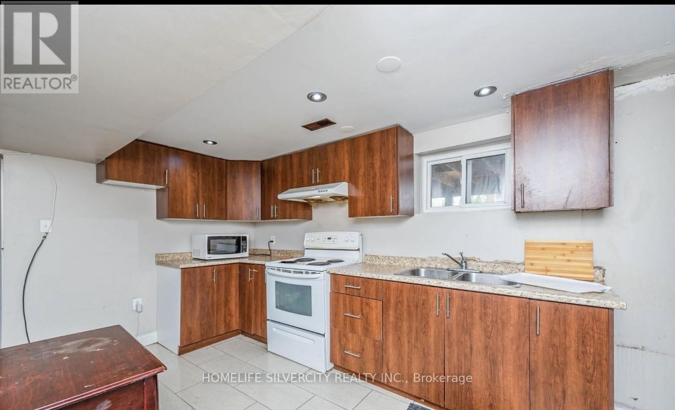 7208 Hermitage Road, Mississauga, Ontario  L4T 2S4 - Photo 7 - W12995128